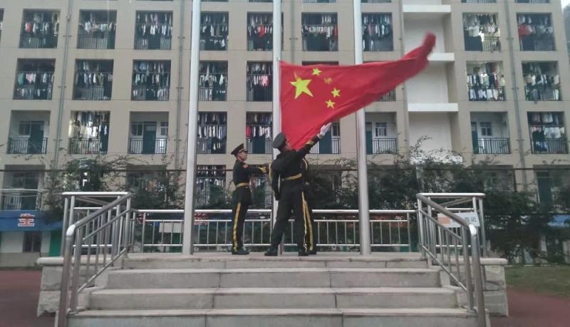 幼师教育学院举行2022年春季期第一次升旗暨运动会颁奖仪式