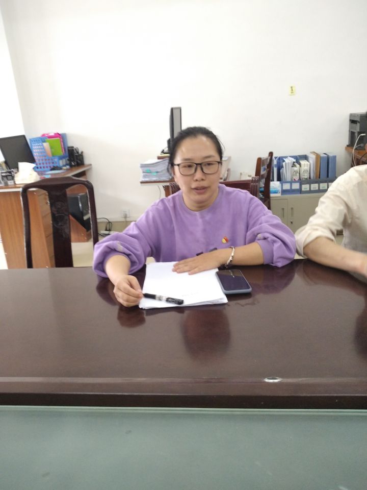 图2  党员同志发言.jpg