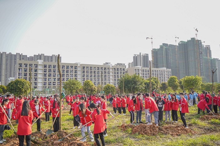 图三：植树现场.jpg