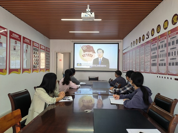 主题党日活动现场二.jpg