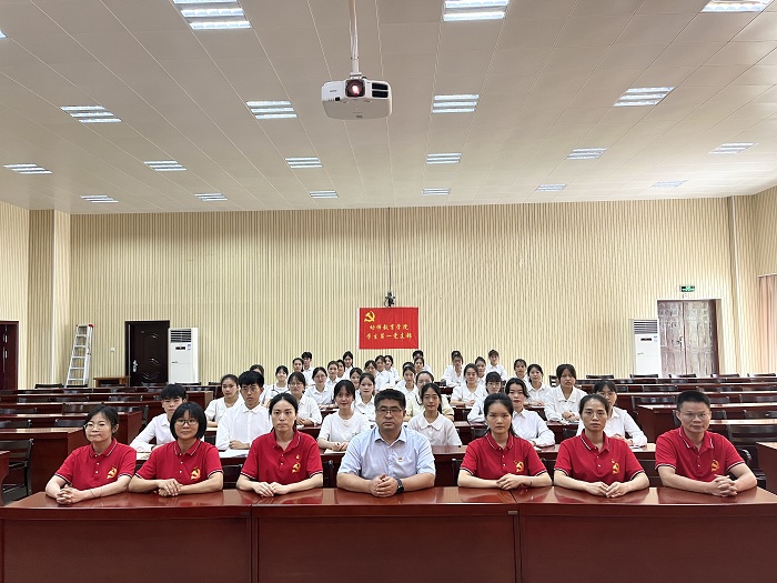 图3：参会党员师生合影.jpg