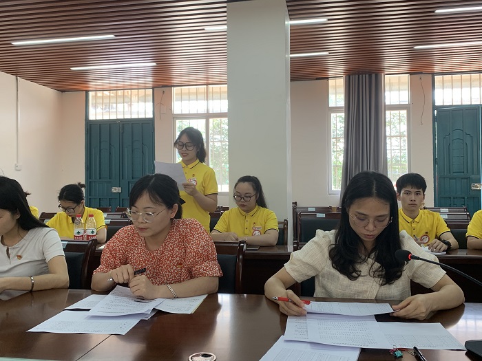 图2：发展对象进行思想汇报.png