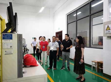 校社结对促发展，携手共建新武鸣——智能制造学院教师一支部与定罗社区党支部开展结对共建活动