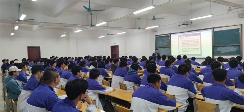 智能制造学院开展团学学生干部学习领会党的十九届六中全会精神学习会