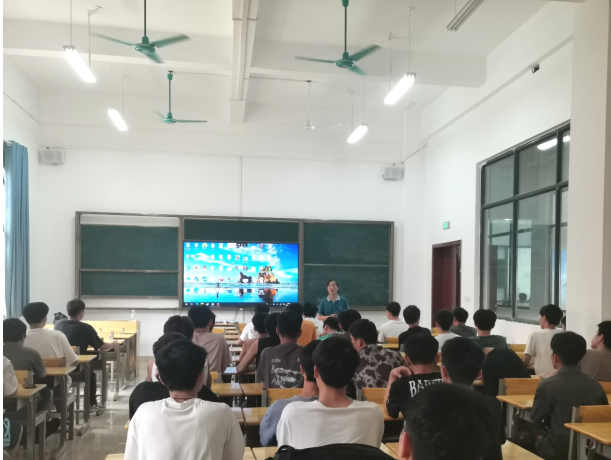 爱国主义教育与疫情防控——教师党员陶权对接班级主题班会活动