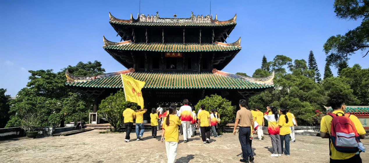 2.参观真武阁