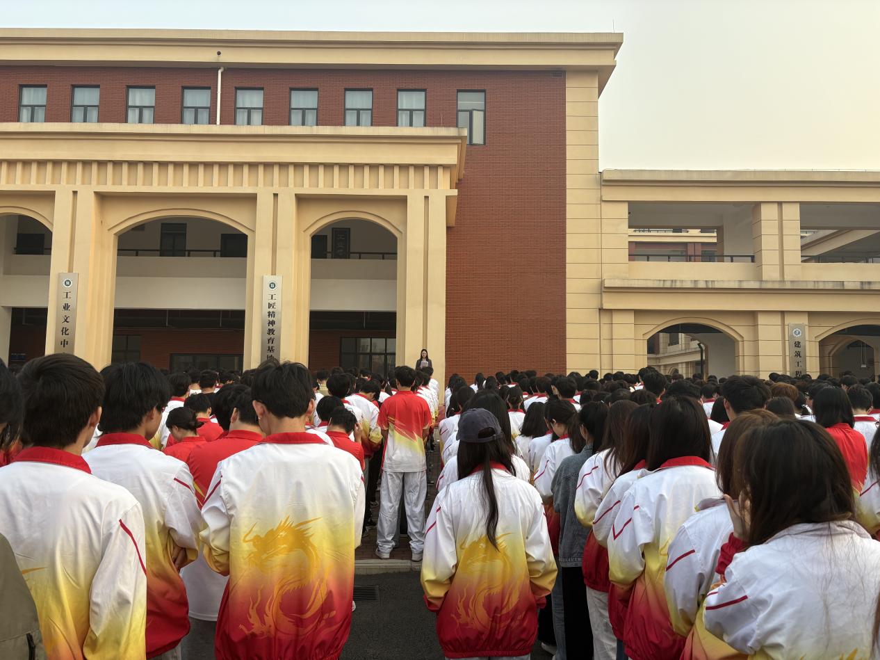 H:/黄思祥/2025年/建筑工程学院-工作/新闻稿/2025年3月份/周课现场.jpg周课现场
