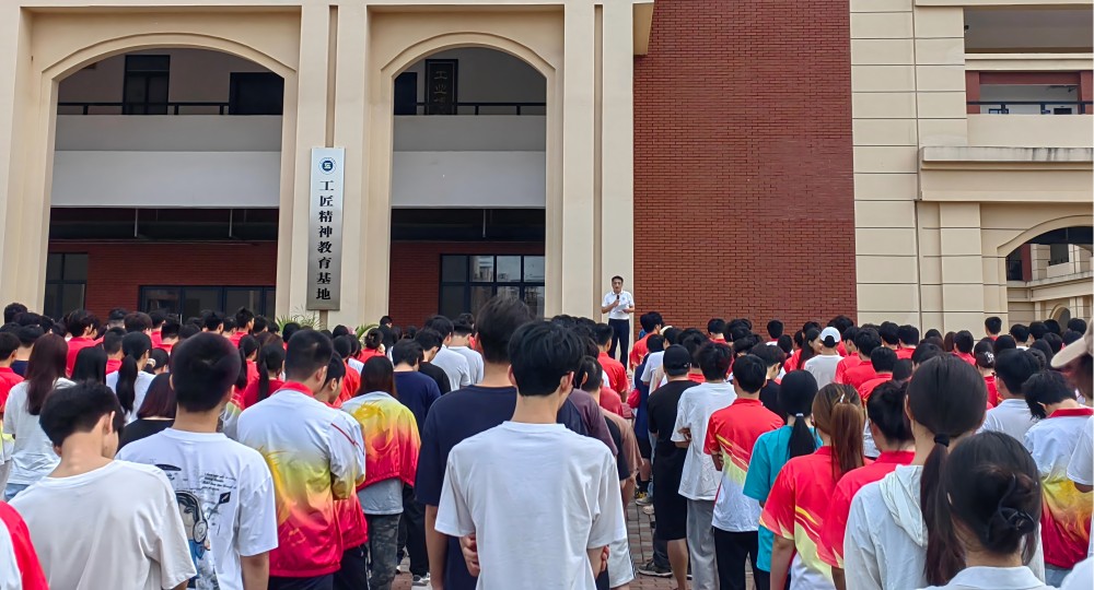 莫敏华副院长作实习动员（小）