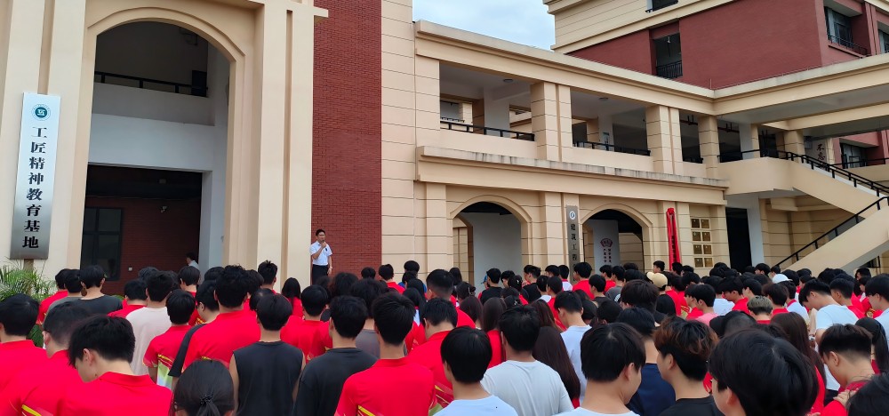 学院党委书记张敏讲话