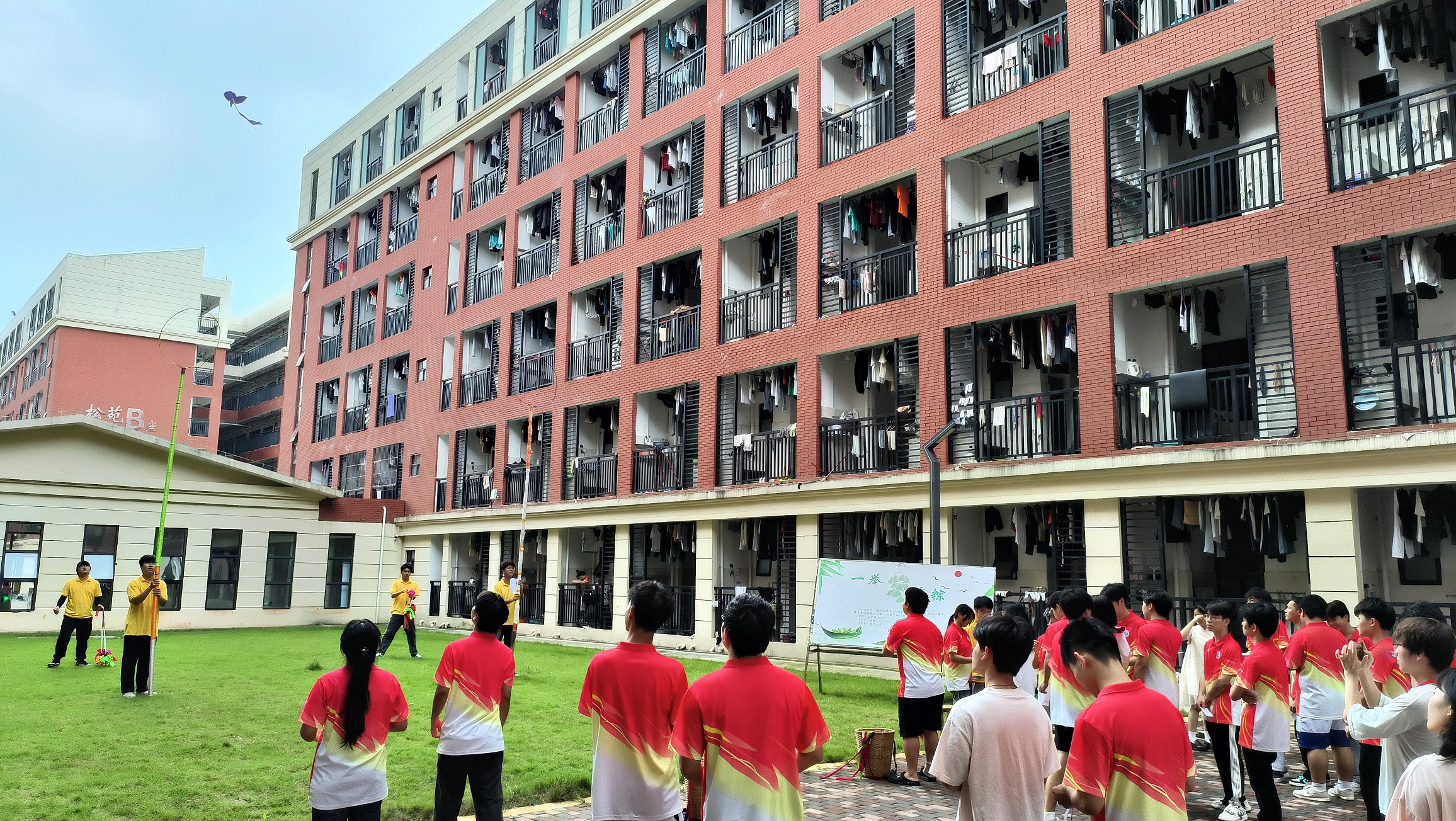 20240604建筑工程学院“一站式”学生社区“开展“传统文化润人心，同心共庆迎端午”困难学生心理素质拓展活动2