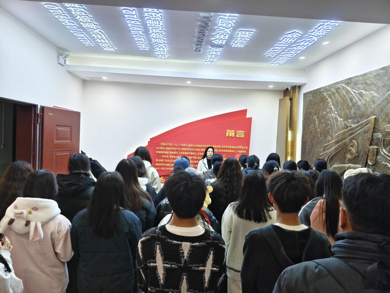 深化党史学习 筑牢信仰根基——马克思主义学院开展“我在红楼学党史”校内实践活动