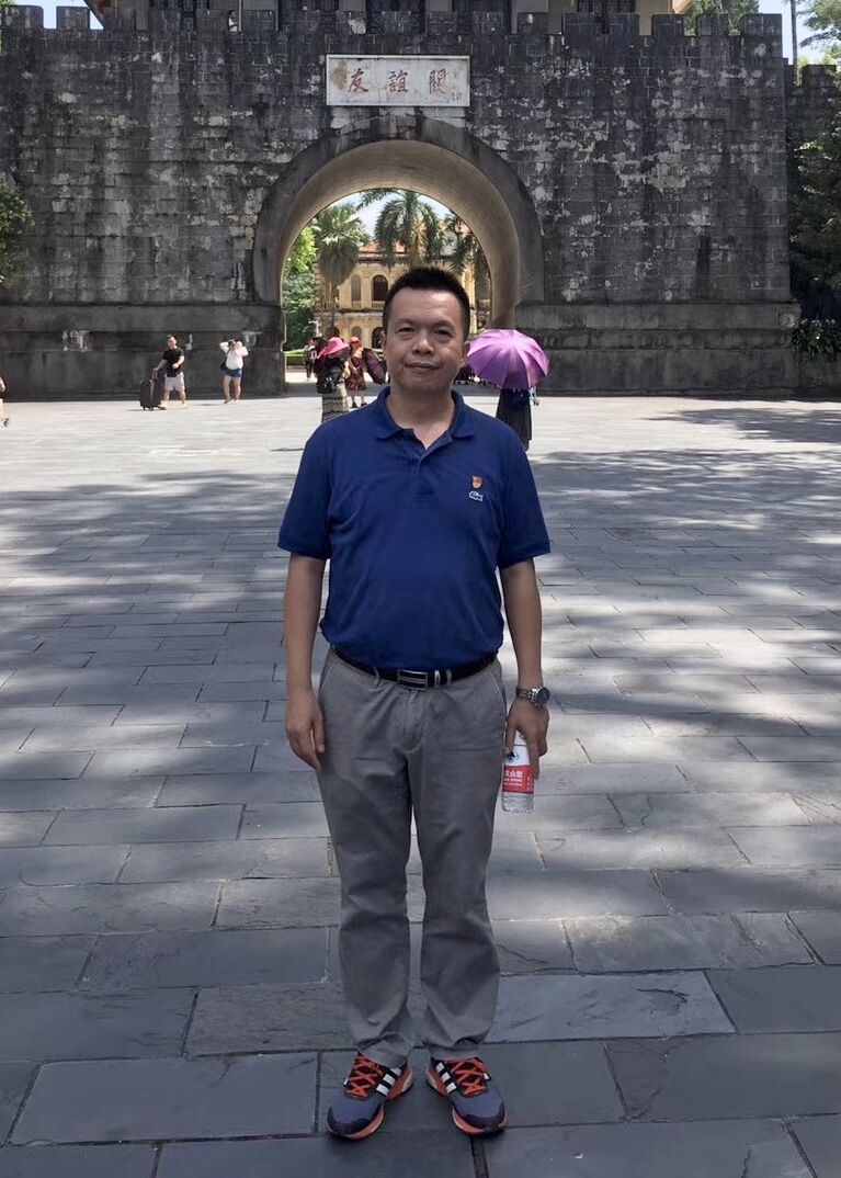 广西轻工技师学院工会主席——覃绍志