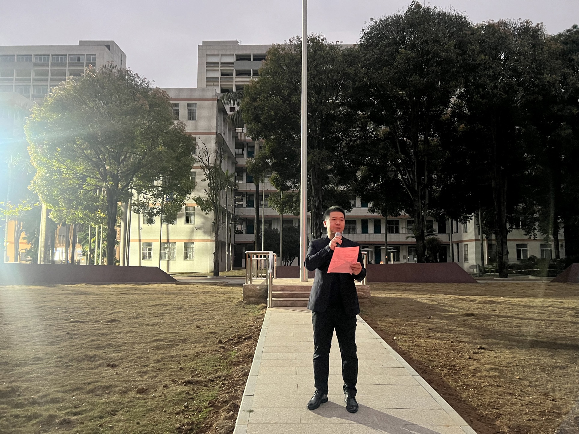 糖业工程学院举行“借‘双高’之力，开启新学期奋进引擎”主题升旗仪式