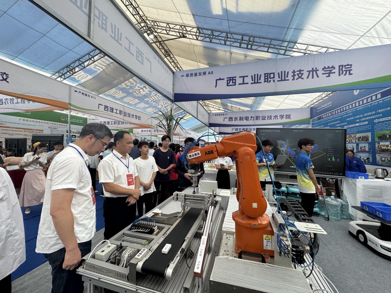 我校参加广西2025年职业教育活动周