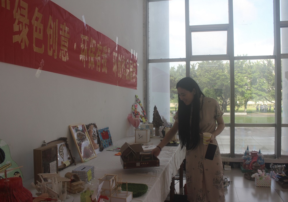 第二十届校园文化艺术节“绿色创意•环保有我”环创作品展