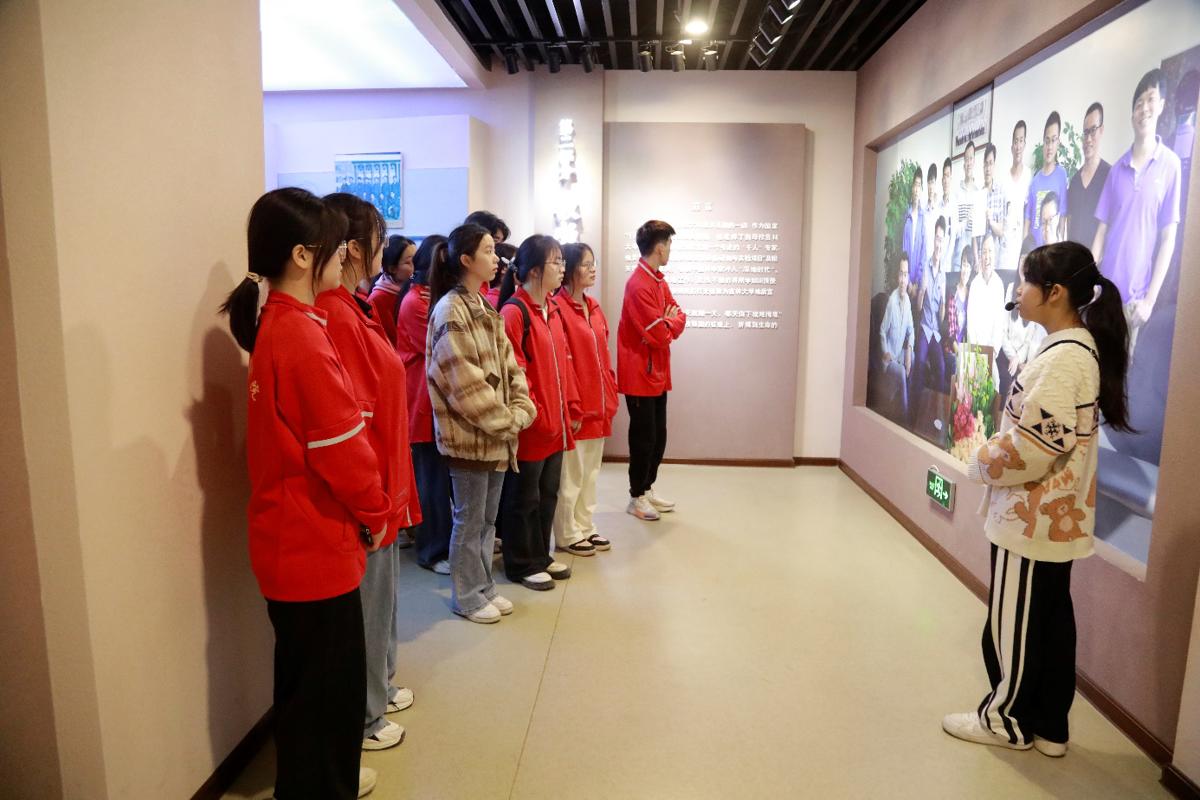 幼师教育学院师生代表到黄大年纪念馆开展爱国主义教育活动
