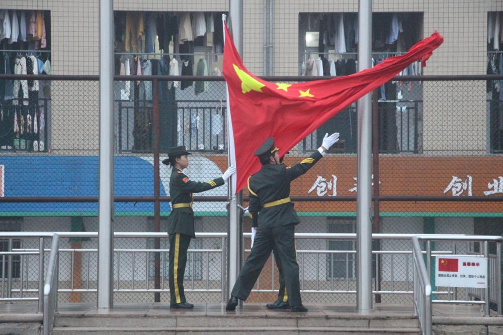 幼师教育学院举行本学期第一次升国旗仪式