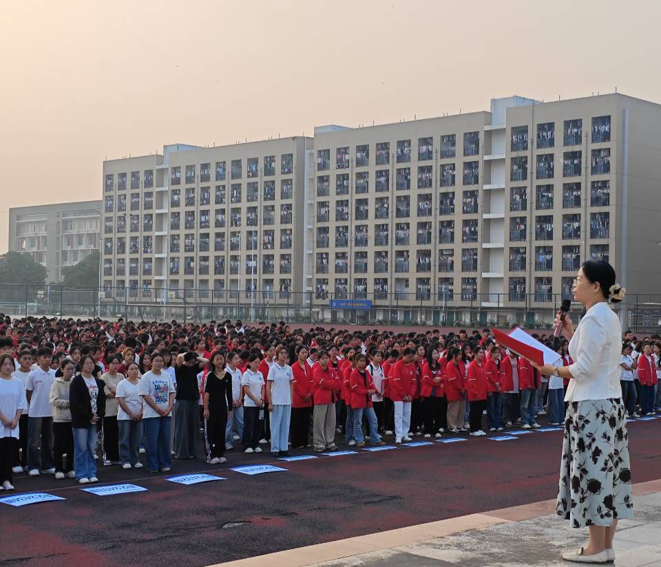 幼师教育学院举行“向新出发 做挺膺担当奋斗者”升国旗仪式
