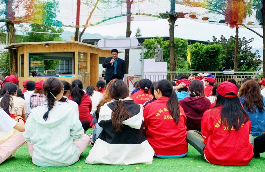 幼师教育学院“一站式”学生社区开展学生素质拓展活动