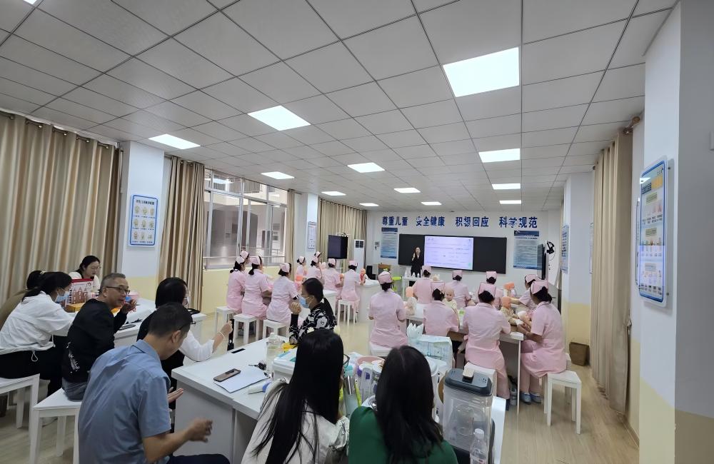 图4 蒙秋妮全景