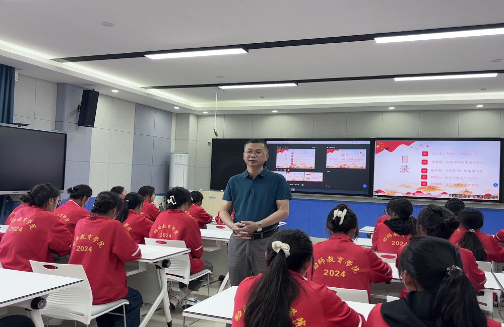学校领导到幼师教育学院开展党员联系班级活动