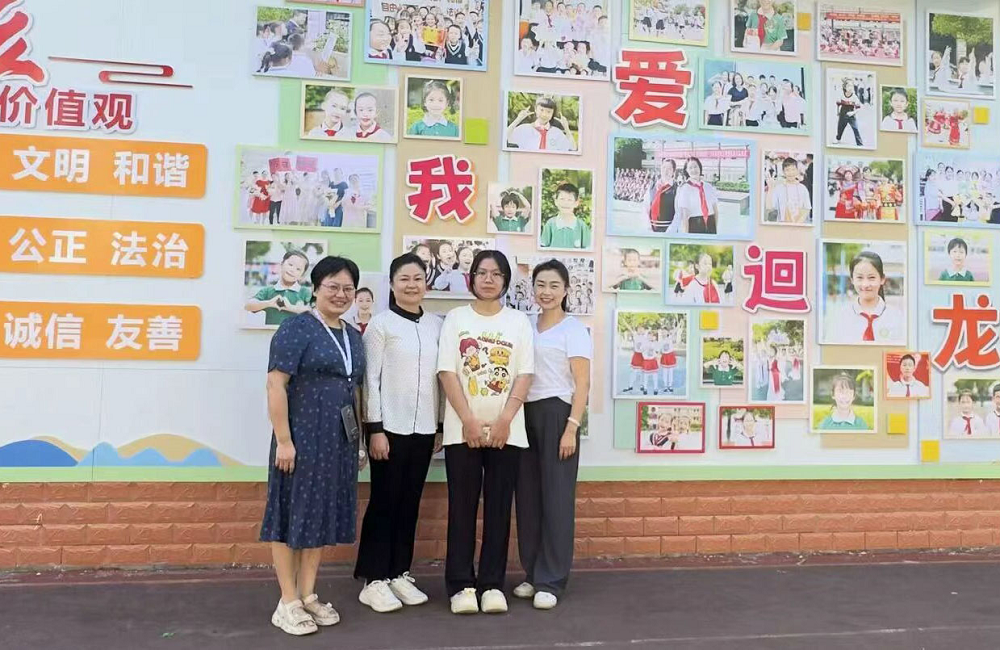 图4 到玉林市玉州区迴龙小学开展实习检查