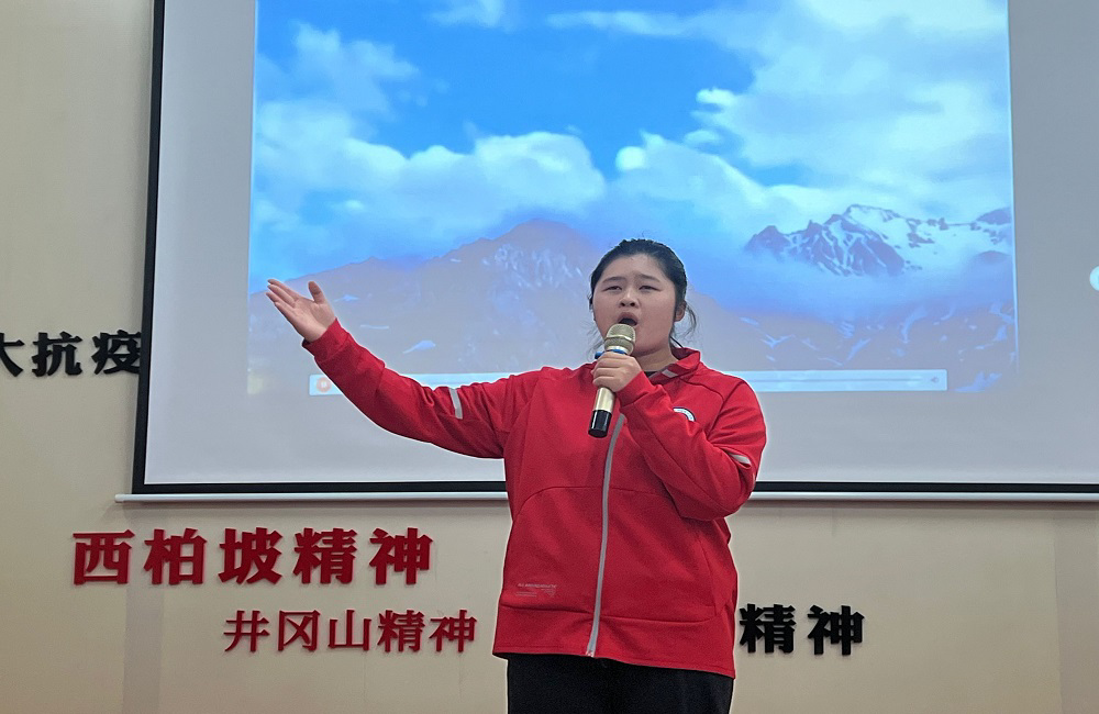 3.幼育2431班费锦云朗诵《祖国妈妈》