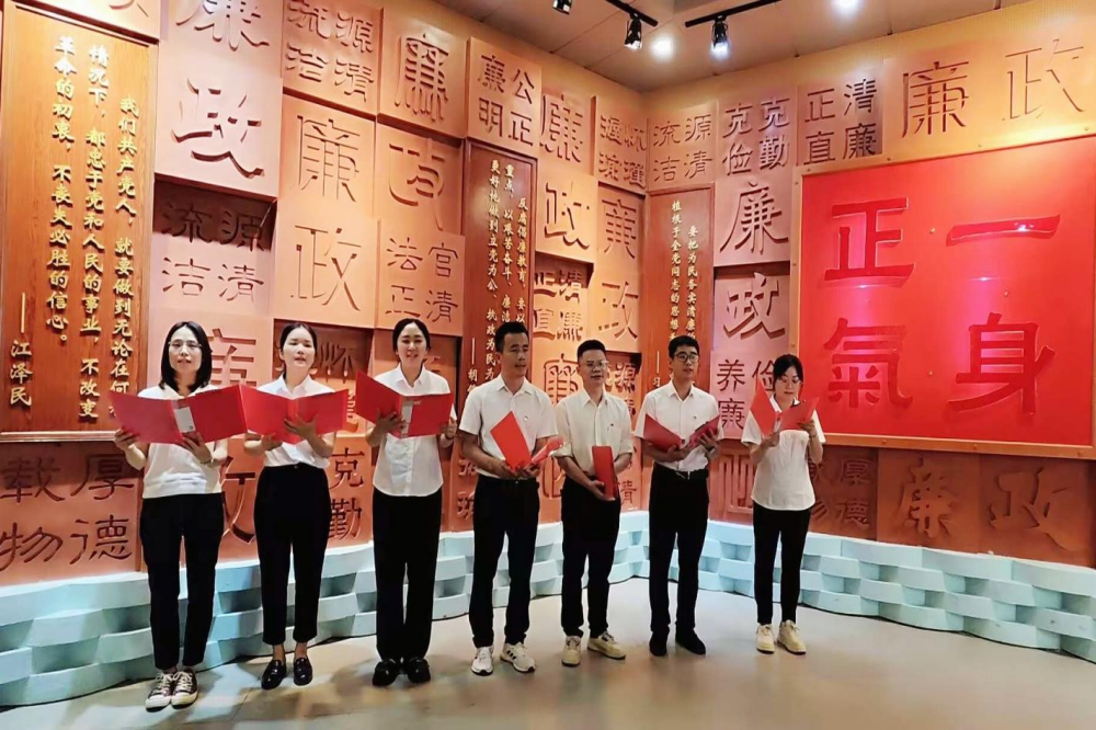 荷韵美育辅导员工作室开展“美育浸润心灵·红色铸魂育人”实践活动
