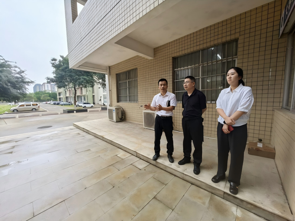 学校领导到贵港校区调研“一站式”学生社区建设工作