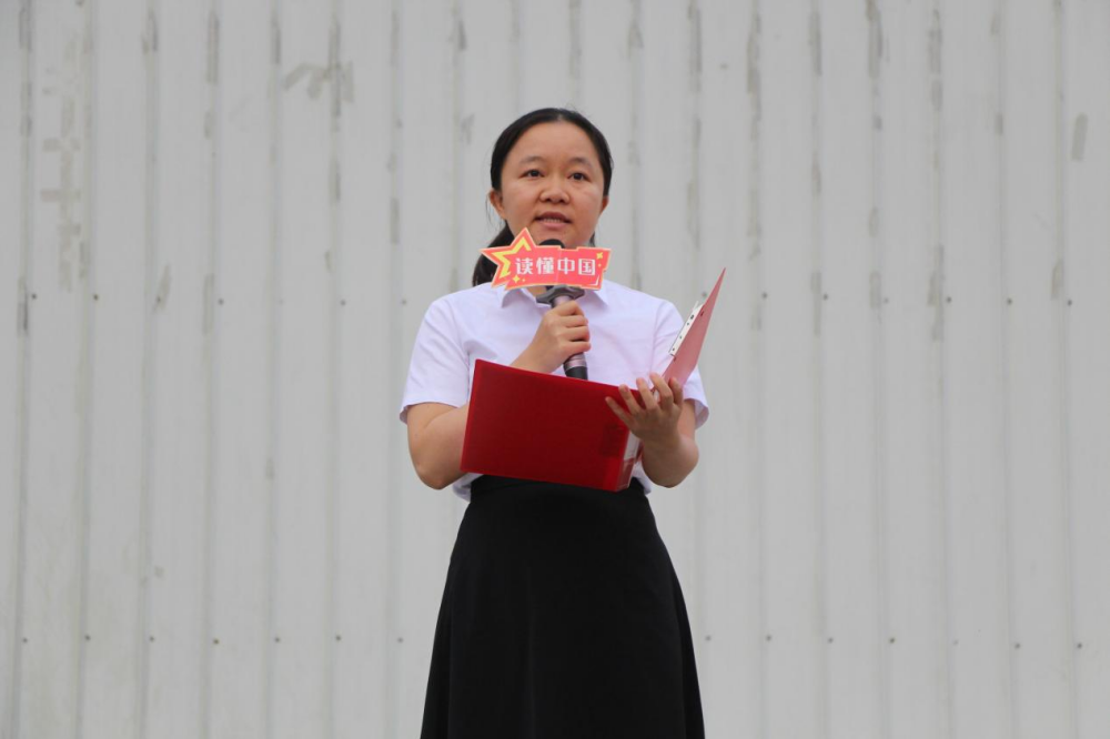 幼师教育学院/纺织服装学院“一站式”学生社区开展第17期“五分钟带你读懂中国” 晨读活动