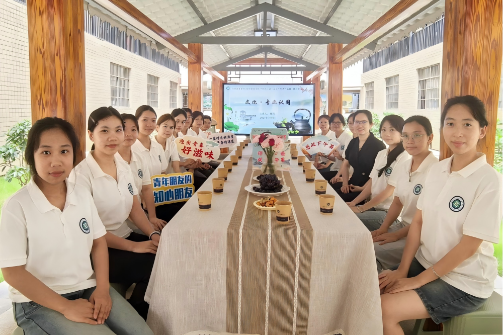 幼师教育学院/纺织服装学院举办 “师说心语·成长下午茶”第三期活动