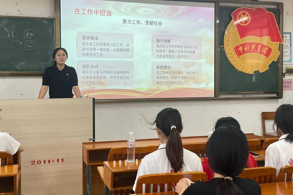幼师教育学院/纺织服装学院开展“传承五四精神，青春挺膺担当”主题团课活动