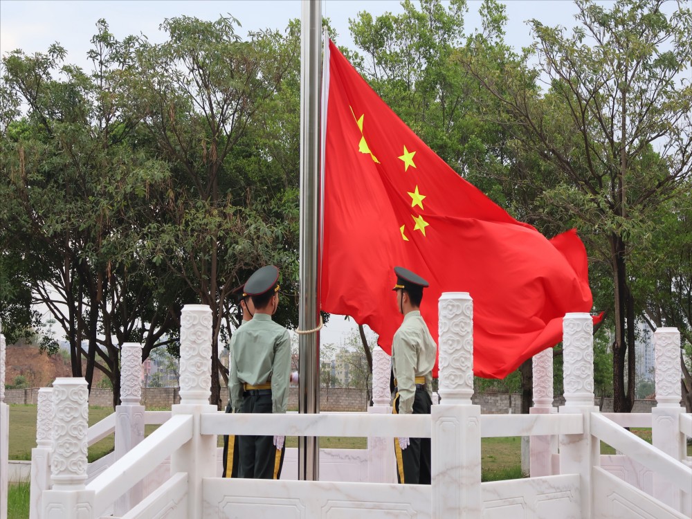 幼师教育学院/纺织服装学院举行升旗仪式