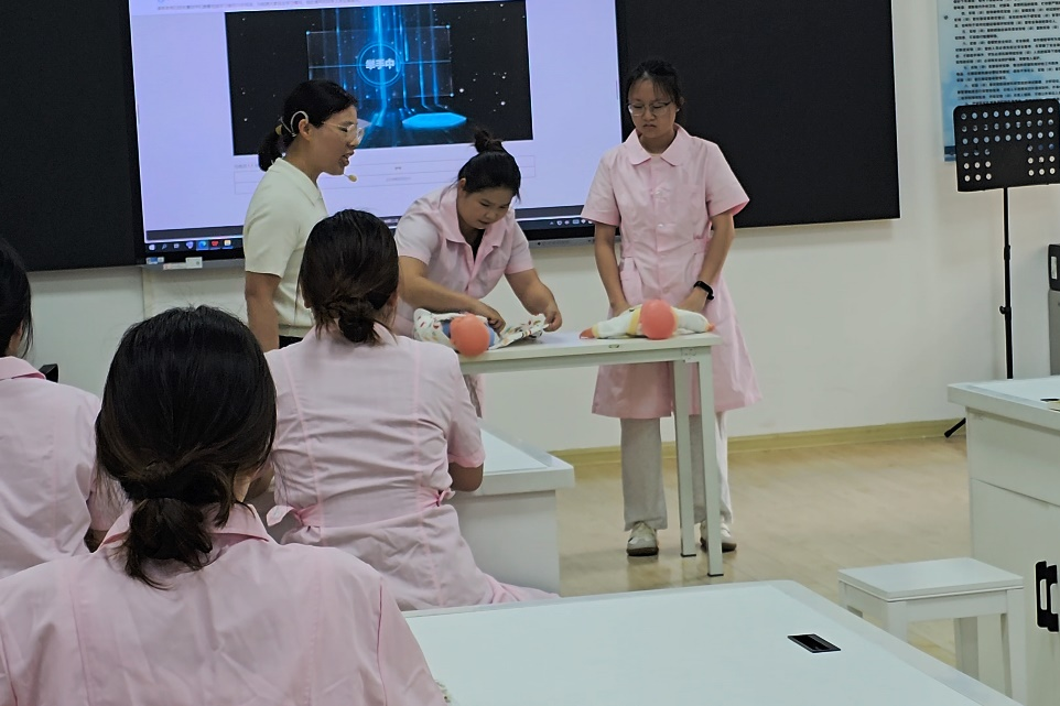 幼师教育学院/纺织服装学院婴幼儿托育服务与管理专业开展教师公开示范课活动