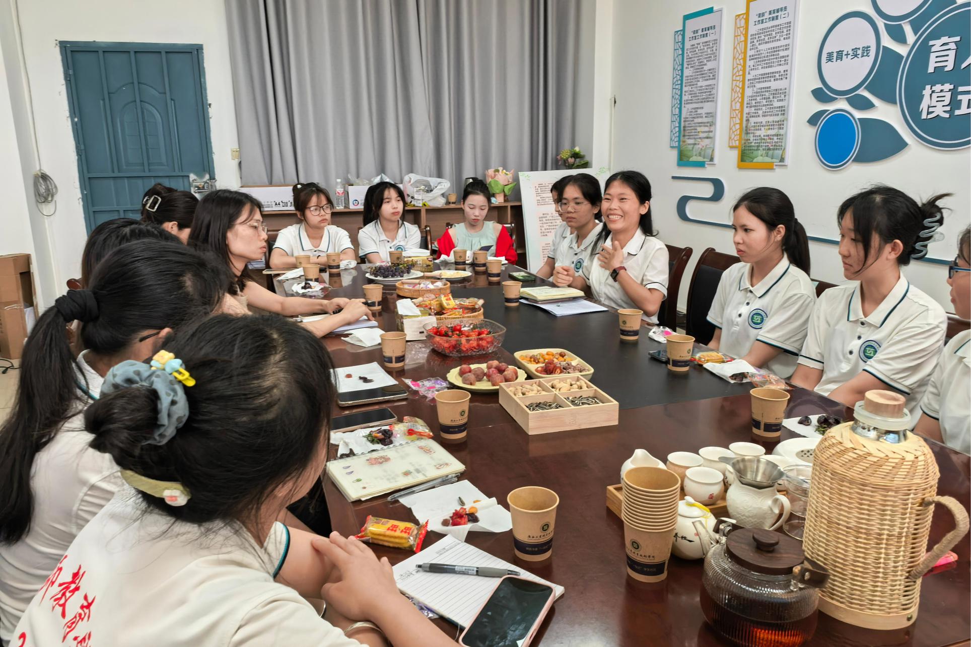 汤彬梅老师解答学生疑问