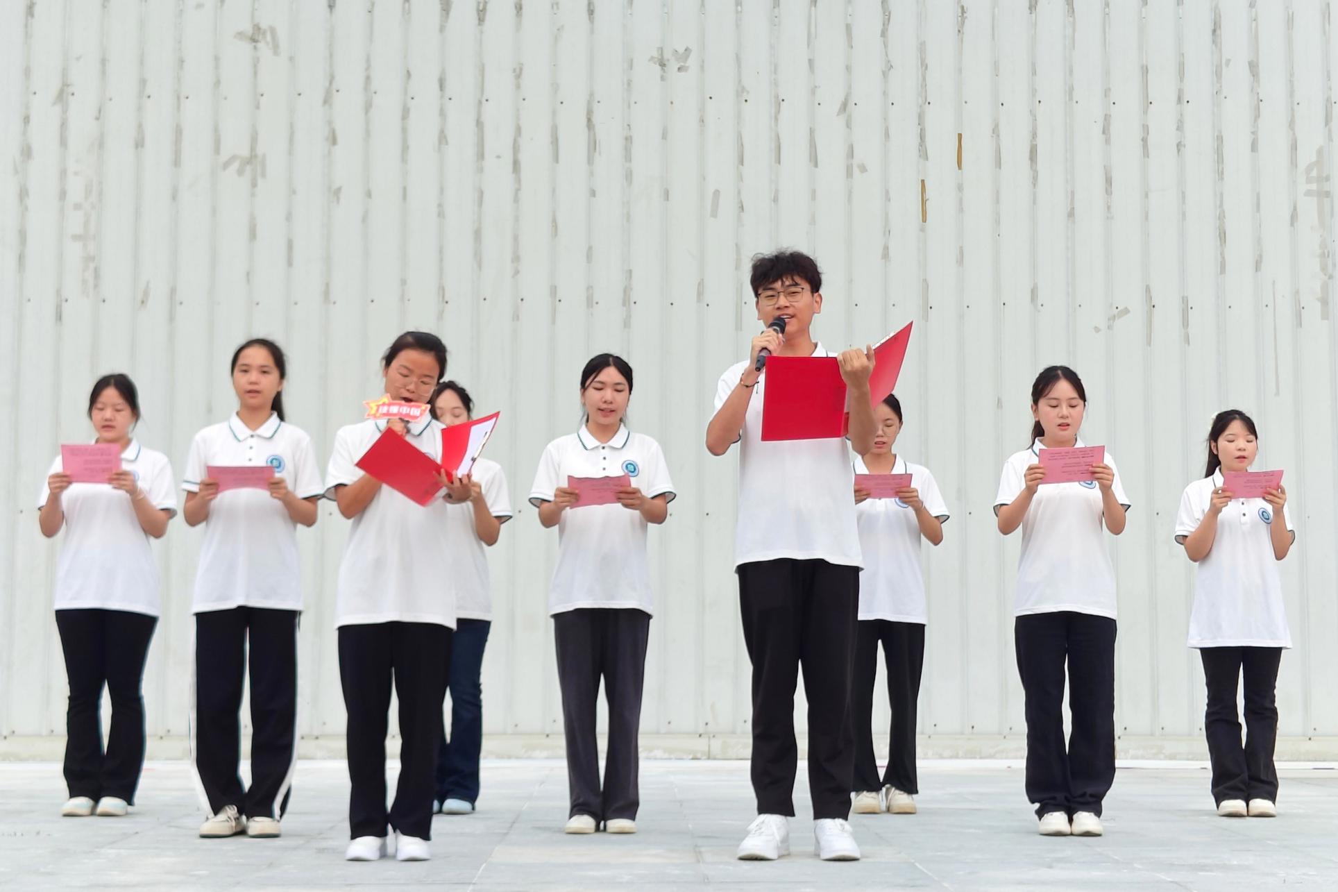 荷韵书香“一站式”学生社区开展第20期“五分钟带你读懂中国”晨读活动