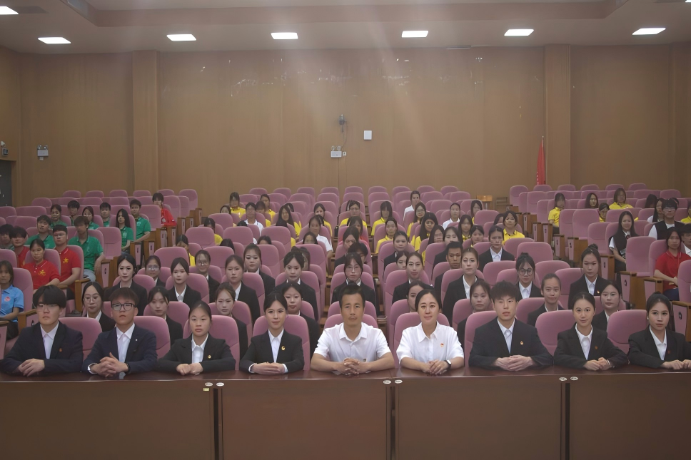 幼师教育学院/纺织服装学院艺锋团召开第六届负责人任命大会
