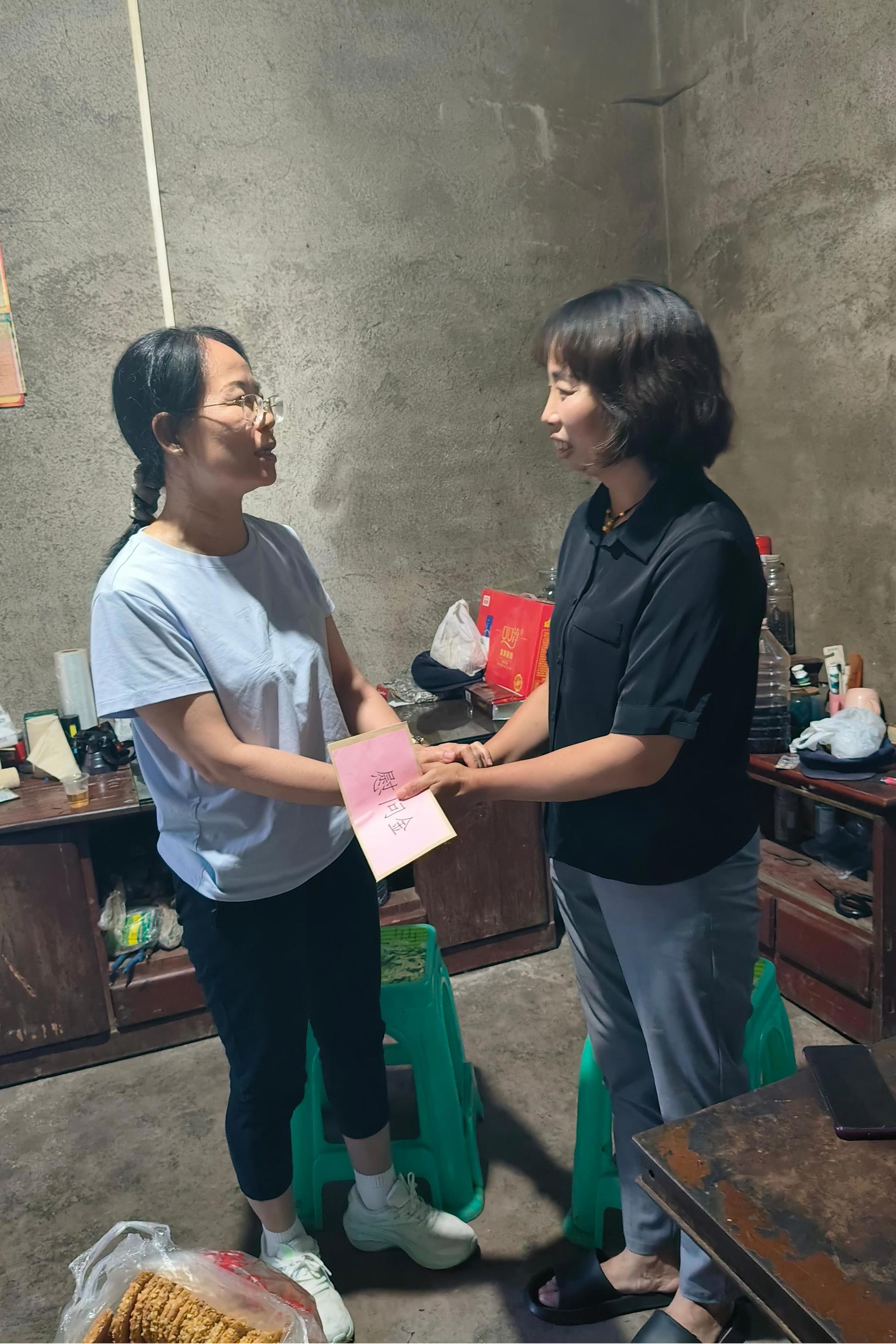 幼师教育学院/纺织服装学院党委书记带队赴贵州走访家庭经济困难学生