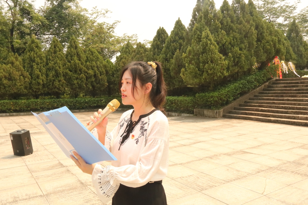 医药健康学院开展“清明祭英烈，共铸中华魂”缅怀先烈活动