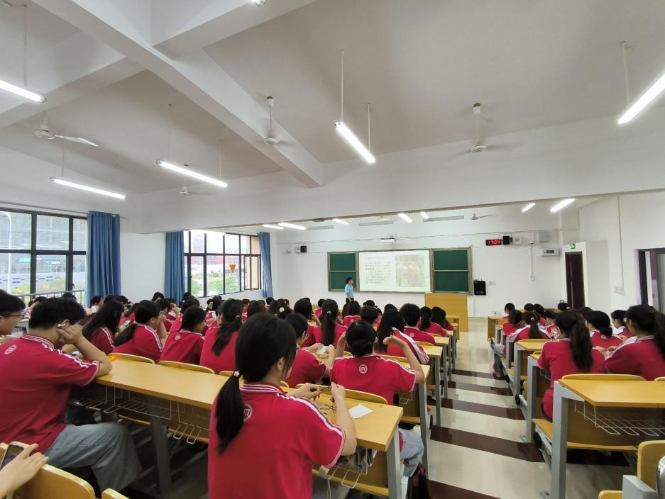 医药健康学院“一站式”学生社区开展“药香传承·劳动之美”  2024年秋季学期劳动教育特色课程教学