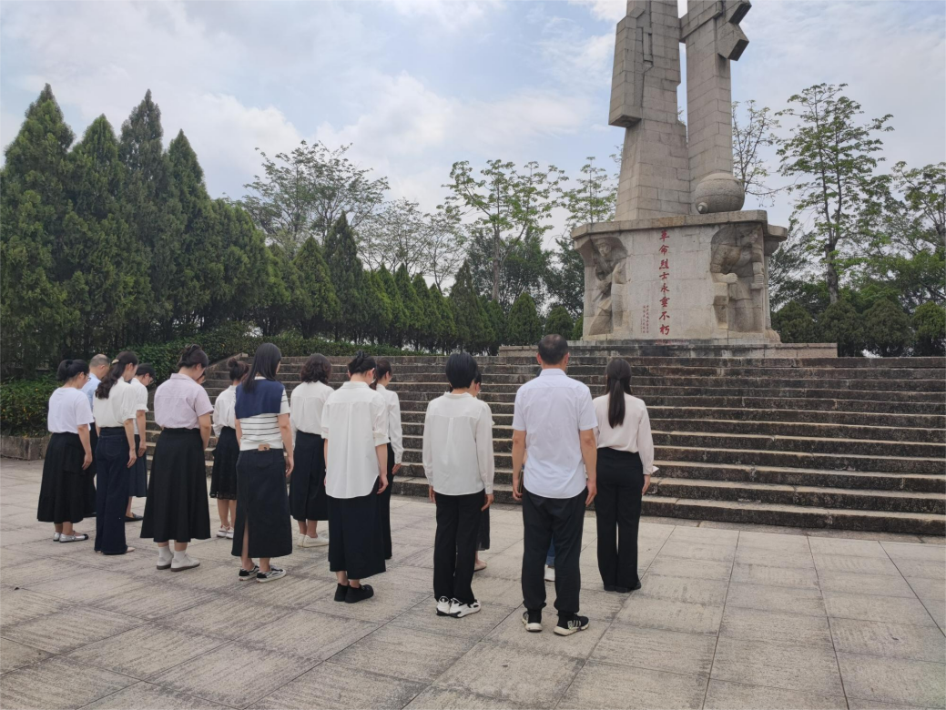 医药康养学院教师党支部开展“缅怀先烈守初心，赓续精神担使命 ”活动