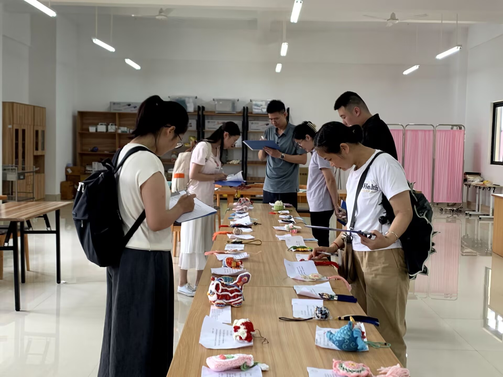 医药康养学院承办中药手工香囊制作大赛