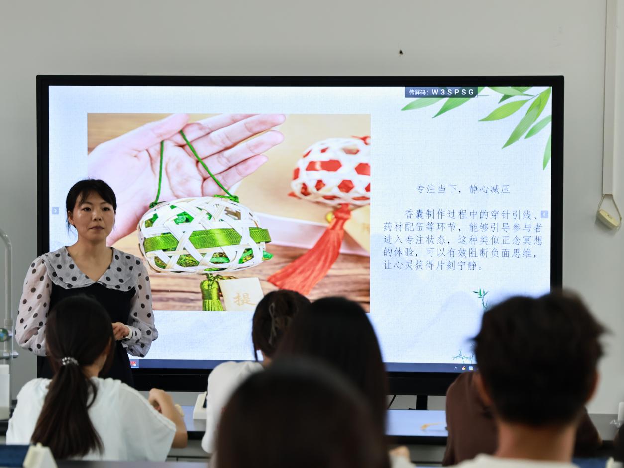 医药康养学院承办"325善爱我"团体心理辅导活动