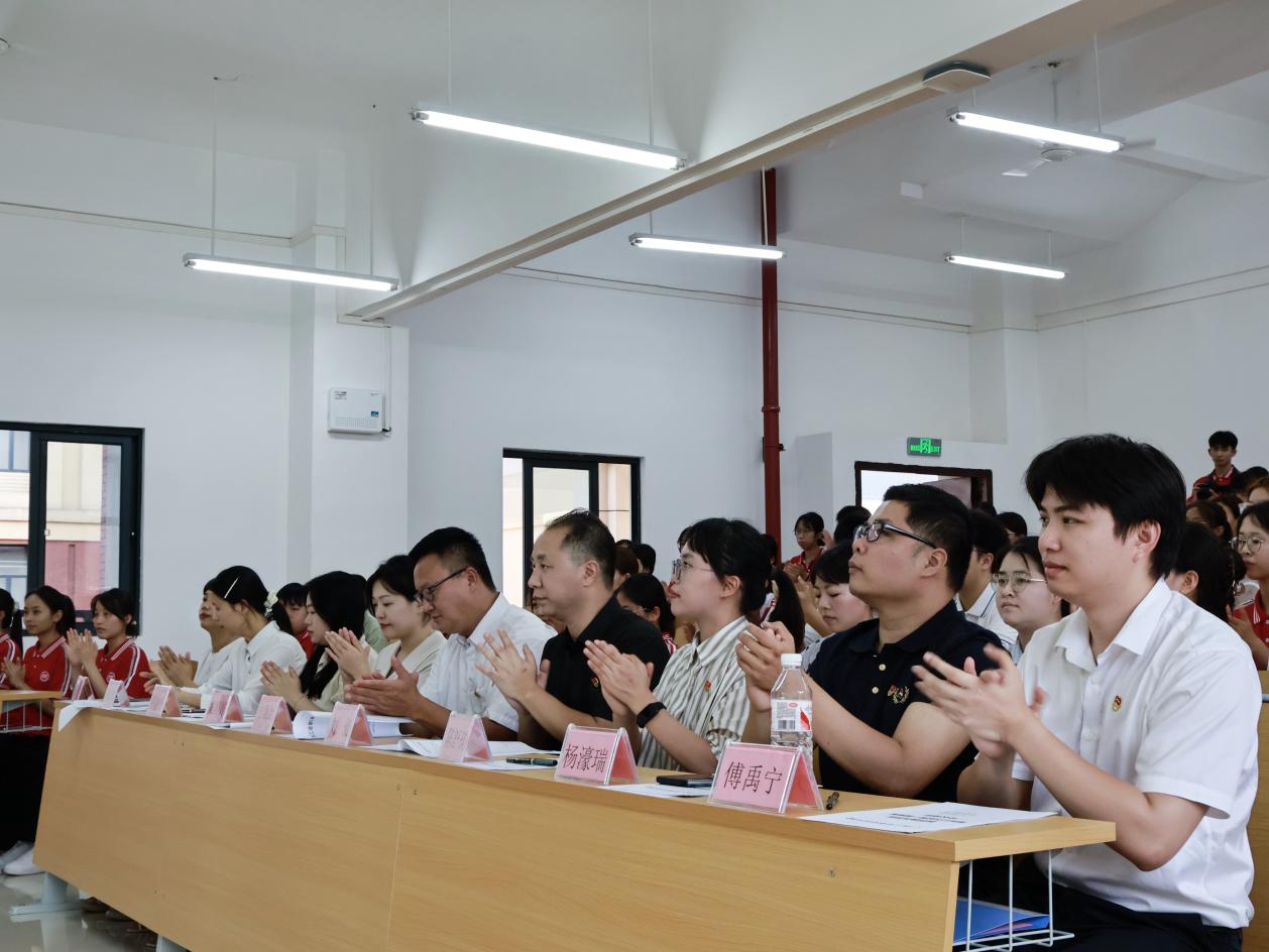 医药康养学院易班工作站召开换届会议