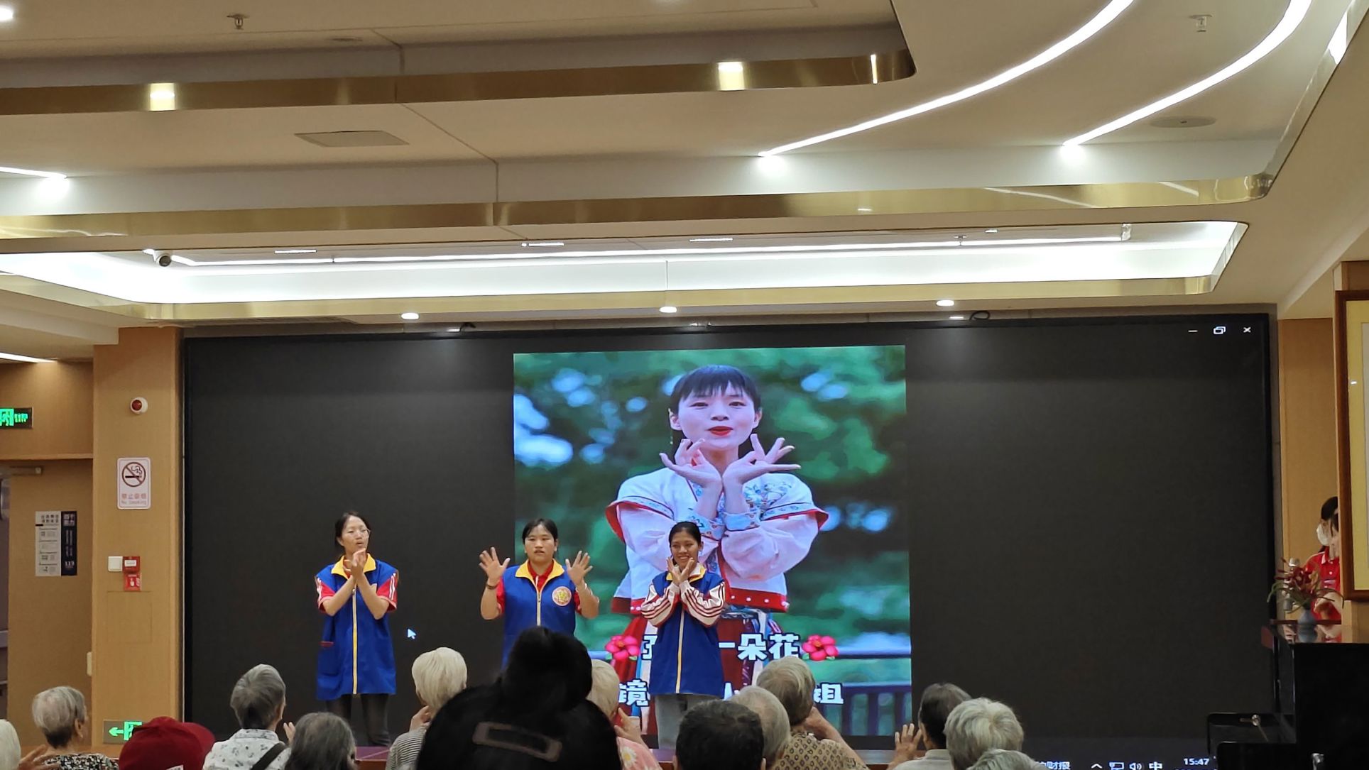 共做手指操 (1)