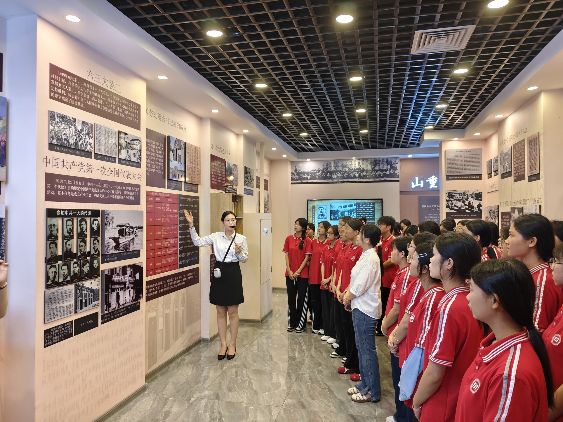 医药康养学院开展“传承红色基因，凝聚奋进力量”主题活动  
