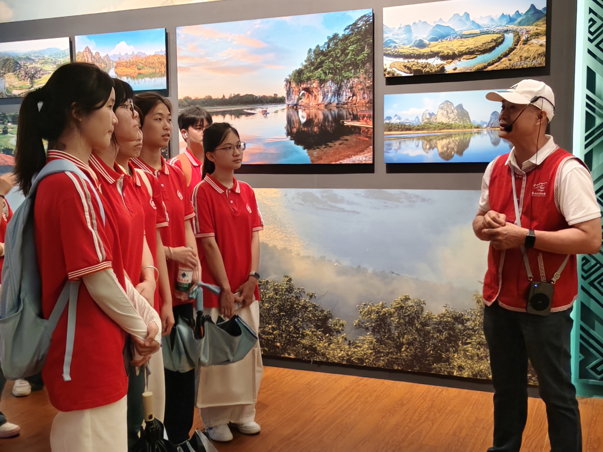 医药康养学院红旗营开展民族研学活动   