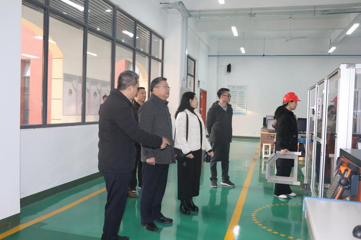 学校党委书记李振秋到智能制造学院调研指导工作