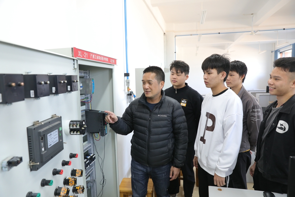 PLC应用技术实训室