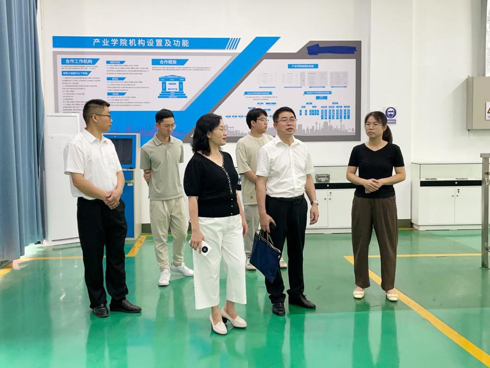 学校领导到智能制造学院指导全国样板党支部验收工作